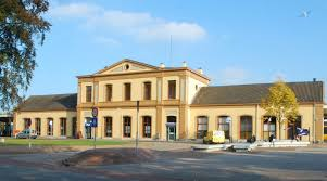 aanzicht stationsgebouw Meppel nieuwe kleur