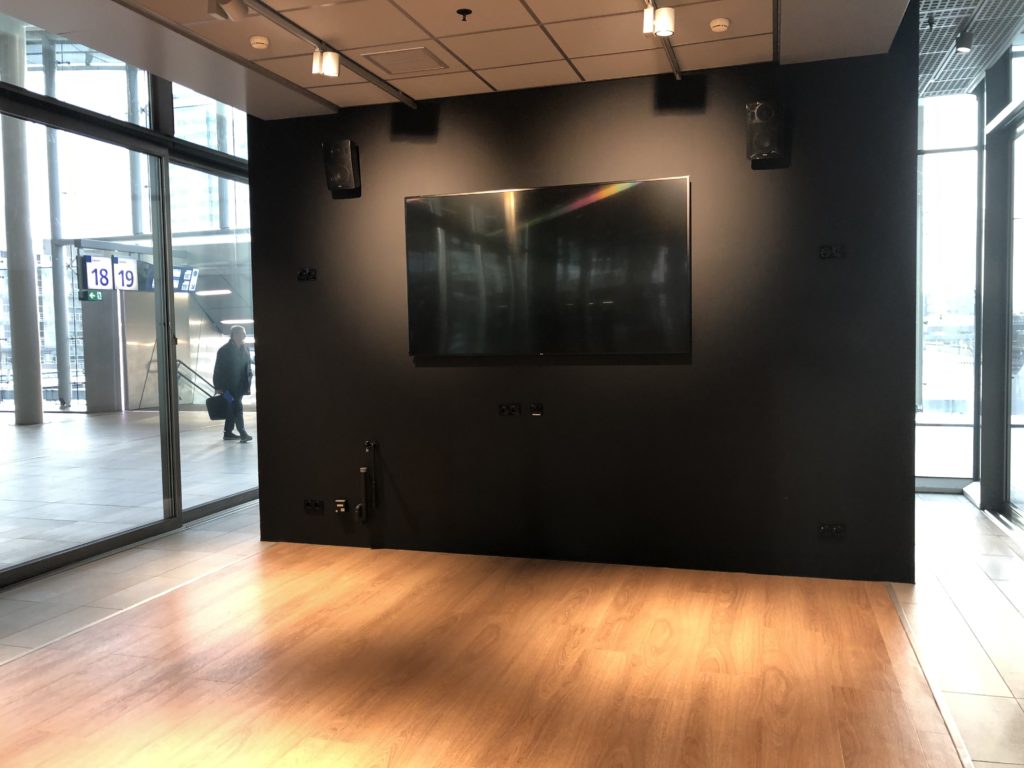 pop up winkel Utrecht centraal beschikt over digitaal scherm voor uw presentaties