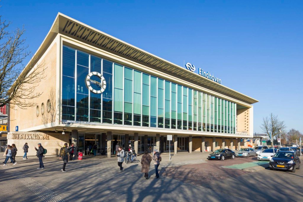 aanzicht station Eindhoven