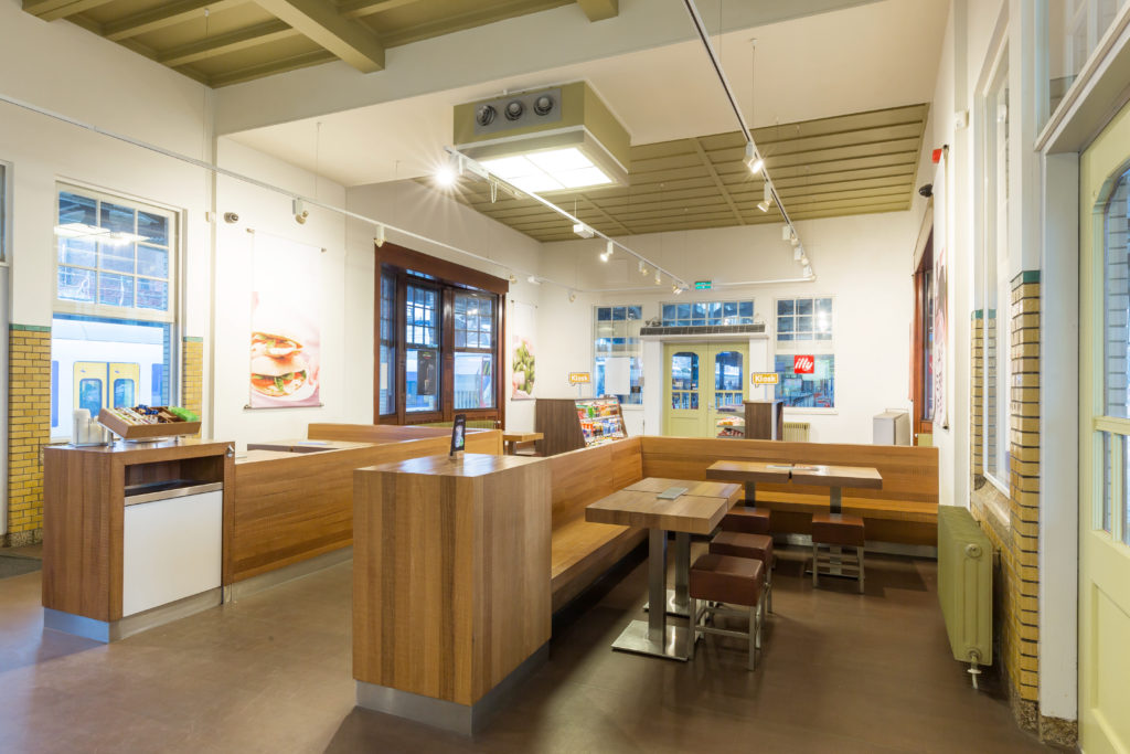 interieur Kiosk en Julia's. ondernemers gezocht voor horeca zaak 285 m2