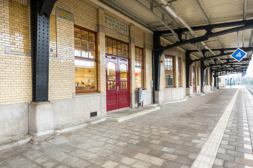de zaak heeft de mogelijkheid voor een terras op het westen