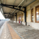 terras bij horeca op perron Naarden Bussum